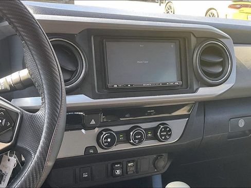 Used 2018 Toyota Tacoma SR5 RWD image 6