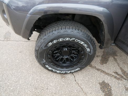 Used 2022 Toyota 4Runner SR5 AWD/4WD image 15