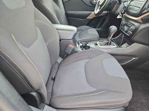 Used 2017 Jeep Cherokee Latitude image 20