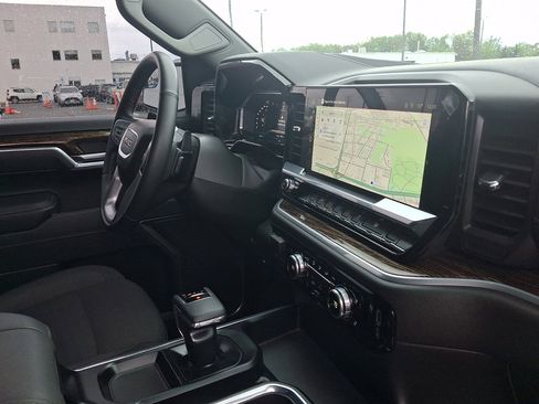 Used 2025 GMC Sierra 1500 Elevation image 12