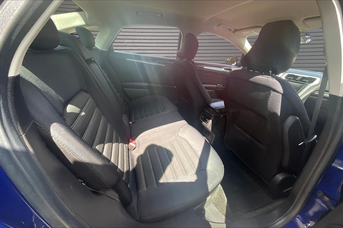 Used 2015 Ford Fusion SE FWD image 23