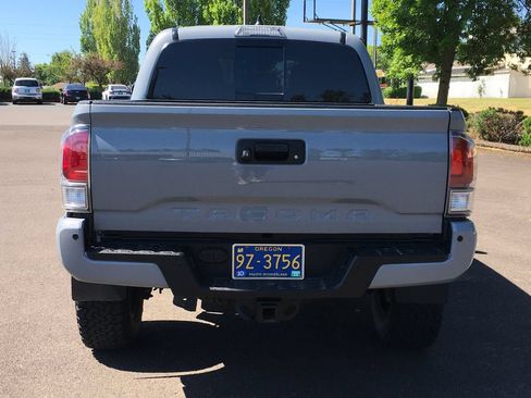Used 2021 Toyota Tacoma TRD Off-Road w/ Technology Package AWD/4WD image 5