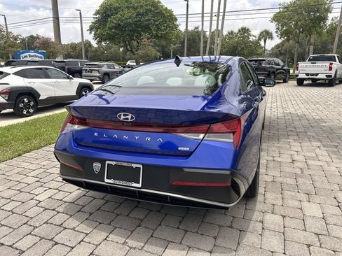 Used 2025 Hyundai Elantra Limited FWD image 37