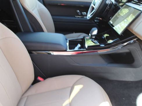 New 2025 Land Rover Range Rover Sport Dynamic SE image 3