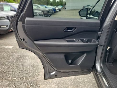 Used 2023 Nissan Pathfinder SV w/ SV Premium Package FWD image 15