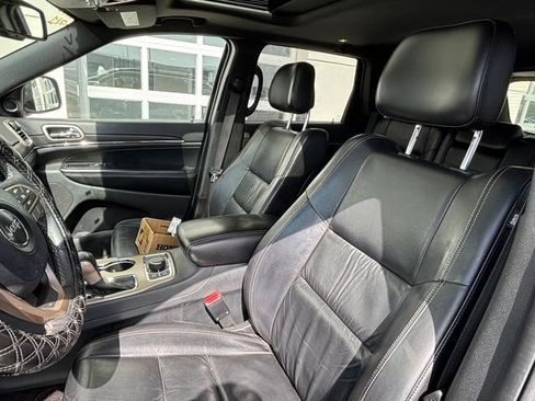 Used 2016 Jeep Grand Cherokee Limited AWD/4WD image 9