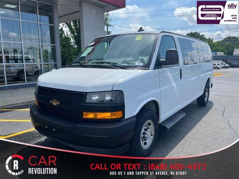 Used 2022 Chevrolet Express 3500 LS RWD image 4