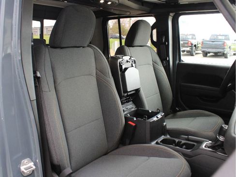 New 2026 Jeep Gladiator Sport AWD/4WD image 26
