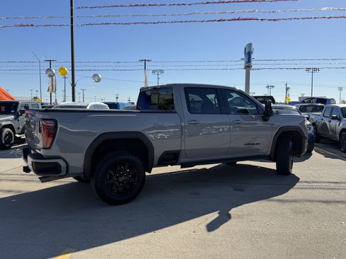 Used 2024 GMC Sierra 2500 AT4 w/ AT4 Preferred Package image 6