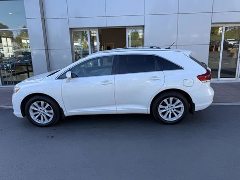 Used 2015 Toyota Venza LE AWD/4WD image 2