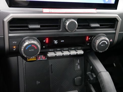 Certified 2025 Toyota 4Runner TRD Off-Road Premium image 23