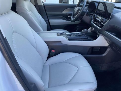 Used 2025 Toyota Grand Highlander FWD image 48