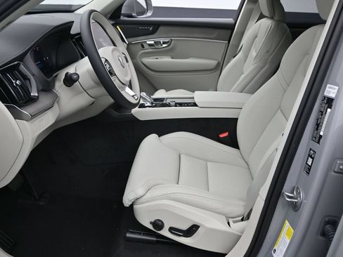 Used 2026 Volvo XC90 B6 Ultra w/ Protection Package AWD/4WD image 11