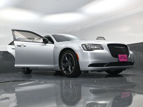 Used 2021 Chrysler 300 Touring w/ Sport Appearance Package RWD image 25