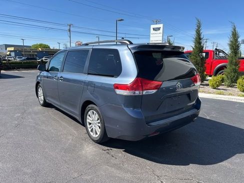 Used 2013 Toyota Sienna XLE FWD image 8