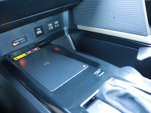 Used 2025 Toyota Camry SE FWD image 19