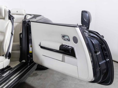 Used 2013 Rolls-Royce Phantom Drophead Coupe image 40