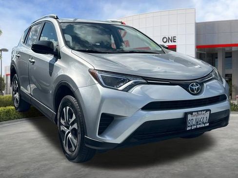 Used 2018 Toyota RAV4 LE w/ Carpet Mat Package FWD image 3