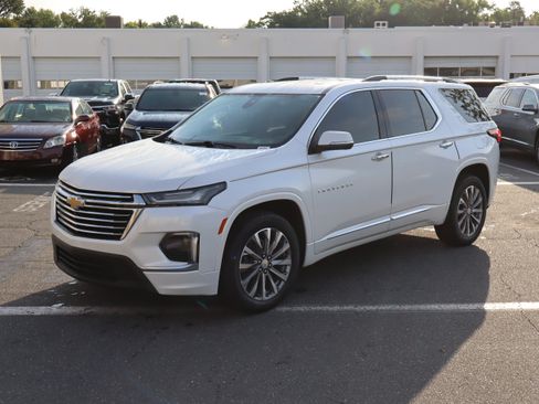 Used 2023 Chevrolet Traverse Premier w/ LPO, Floor Liner Package FWD image 5
