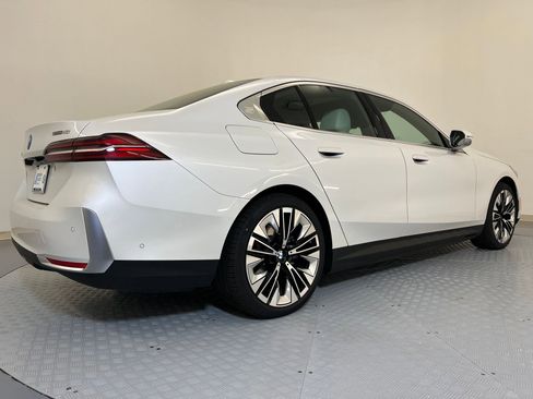 New 2026 BMW i5 eDrive40 image 8