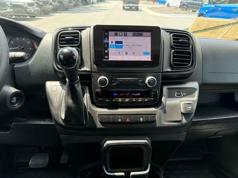 Used 2024 RAM ProMaster 2500 w/ Convenience Group FWD image 17