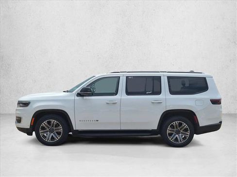 Used 2024 Jeep Wagoneer Series II w/ Flexible Seating Group AWD/4WD image 8