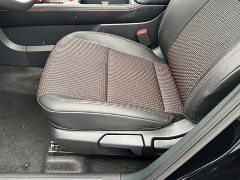 Certified 2025 Nissan Kicks SR image 26