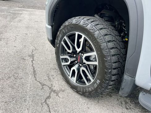 Used 2024 GMC Sierra 1500 AT4 w/ Technology Package AWD/4WD image 33