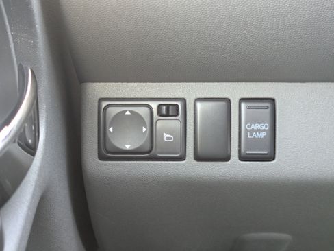 Used 2015 Nissan Frontier SV image 12