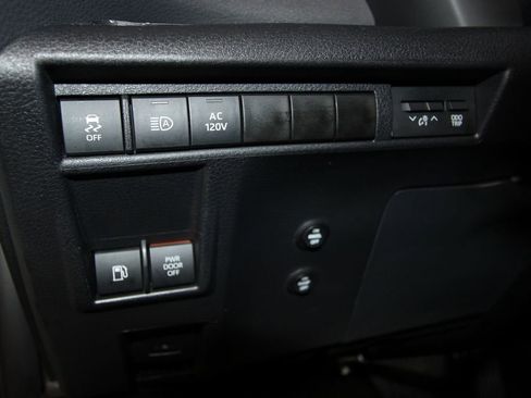 Used 2023 Toyota Sienna XSE image 9