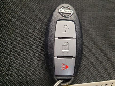 Used 2017 Nissan Pathfinder S AWD/4WD image 32