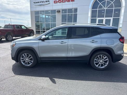 Used 2024 GMC Terrain SLT AWD/4WD image 2