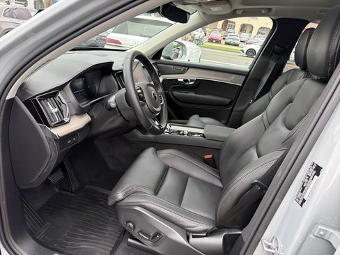 Certified 2025 Volvo XC90 T8 Ultra w/ Protection Package Premier AWD/4WD image 6