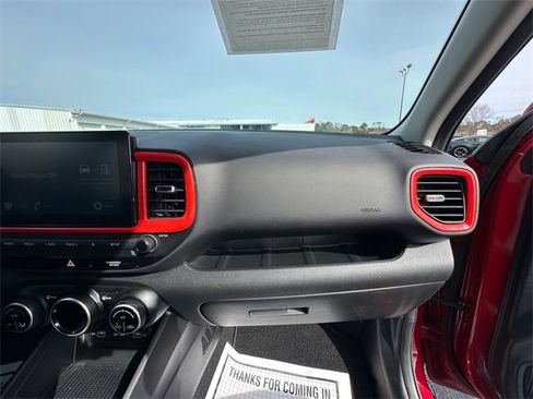 Used 2022 Hyundai Venue SEL image 16