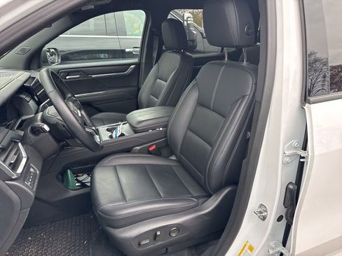 Certified 2024 GMC Acadia Elevation w/ Luxury Package image 9