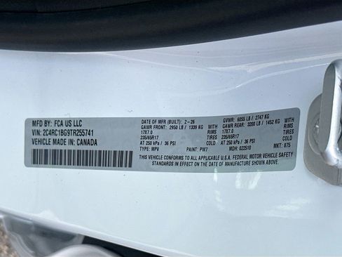 New 2026 Chrysler Pacifica Select image 36