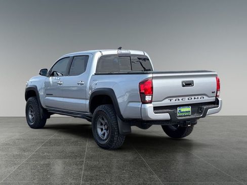 Used 2019 Toyota Tacoma TRD Off-Road AWD/4WD image 7