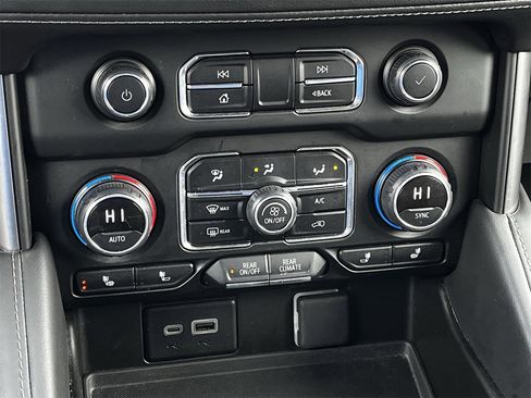 Used 2024 Chevrolet Suburban LT image 17