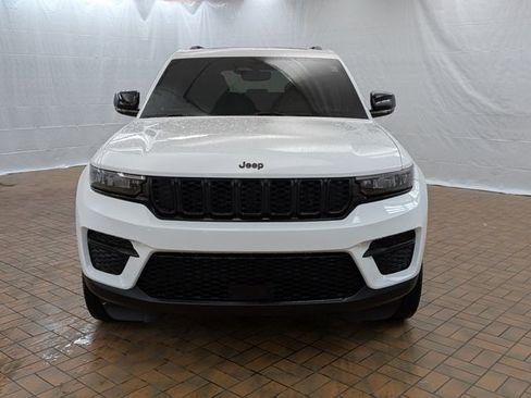 Used 2023 Jeep Grand Cherokee Altitude AWD/4WD image 2
