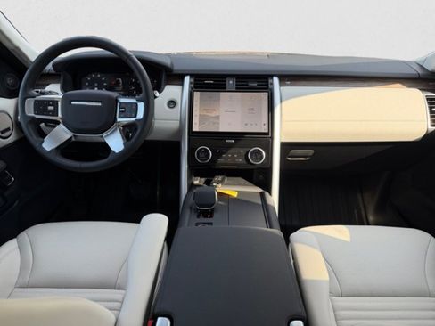 Certified 2025 Land Rover Discovery S AWD/4WD image 13