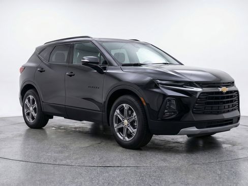 Used 2025 Chevrolet Blazer LT FWD image 1