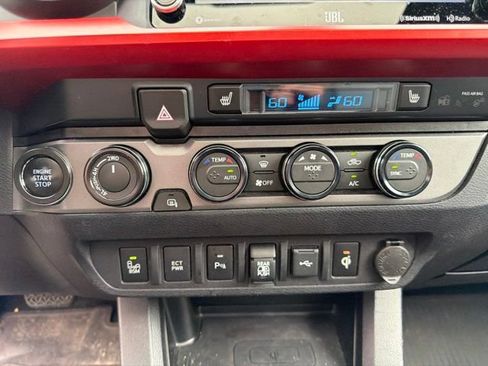 Used 2020 Toyota Tacoma TRD Sport w/ TRD Premium Sport Package AWD/4WD image 27