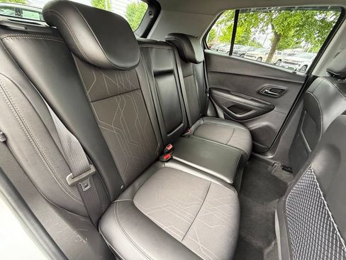 Used 2020 Chevrolet Trax LT w/ LT Convenience Package FWD image 22