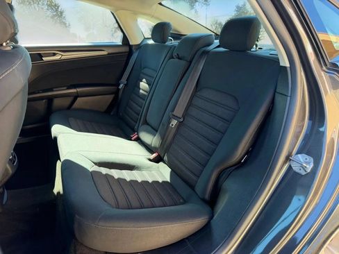 Used 2019 Ford Fusion SE FWD image 20