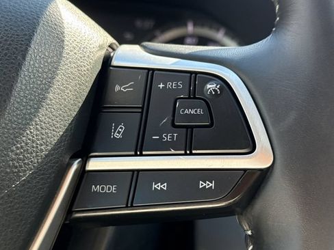 Used 2023 Toyota Highlander LE FWD image 27