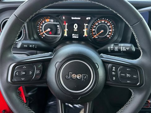 Used 2025 Jeep Wrangler Unlimited Rubicon AWD/4WD image 24
