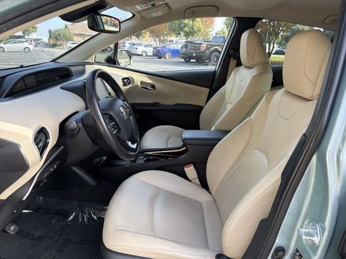 Used 2021 Toyota Prius L Eco image 24