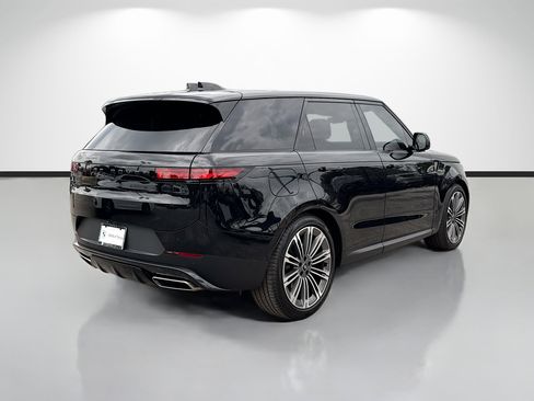 Used 2024 Land Rover Range Rover Sport SE AWD/4WD image 3