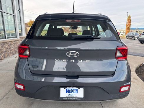 Used 2023 Hyundai Venue SEL image 4