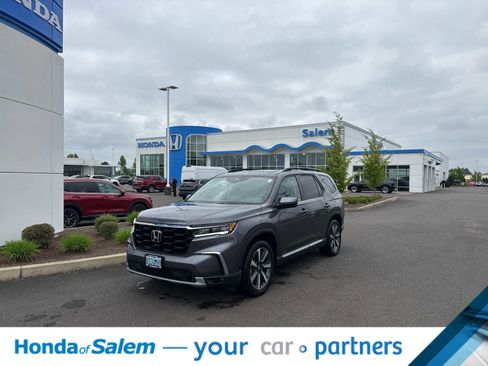 Used 2025 Honda Pilot Touring image 1